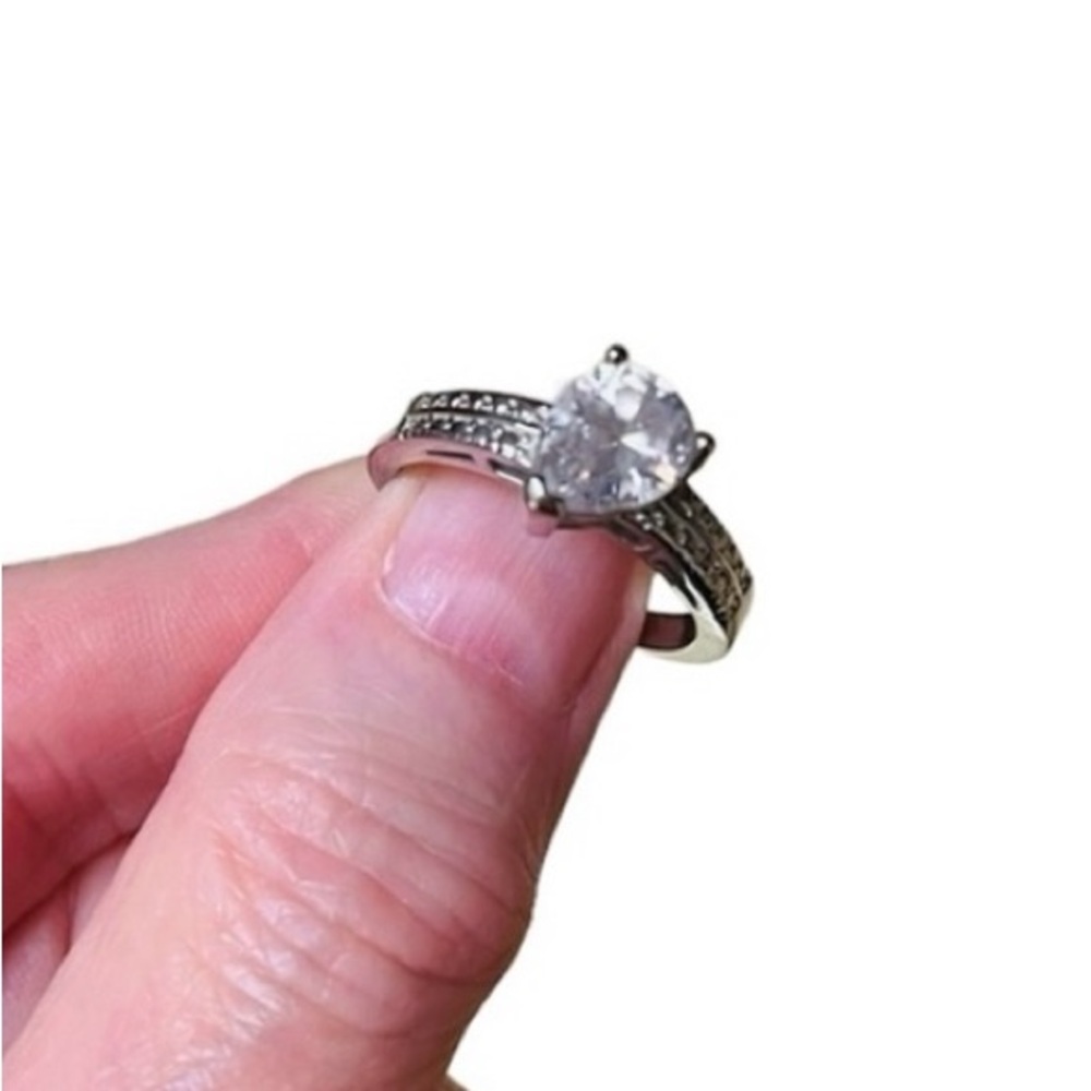 SilverTone Pear Shaped Ring Size 8